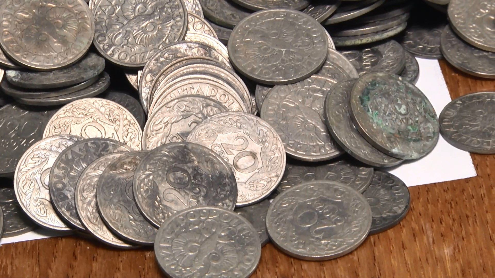 Во дворе монастыря на Тернопольщине нашли клад: фото Во дворе монастыря на Тернопольщине нашли клад: фото