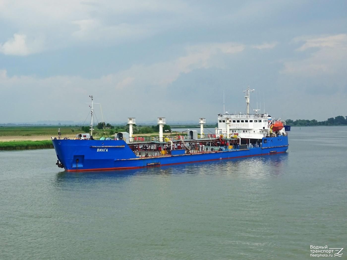 У Херсоні обшукали судно, яке возило паливо флоту Росії у Крим: що відомо