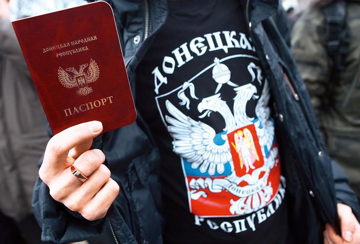 Очереди за "паспортами" от боевиков, – наблюдатели о ситуации на оккупированном Донбассе