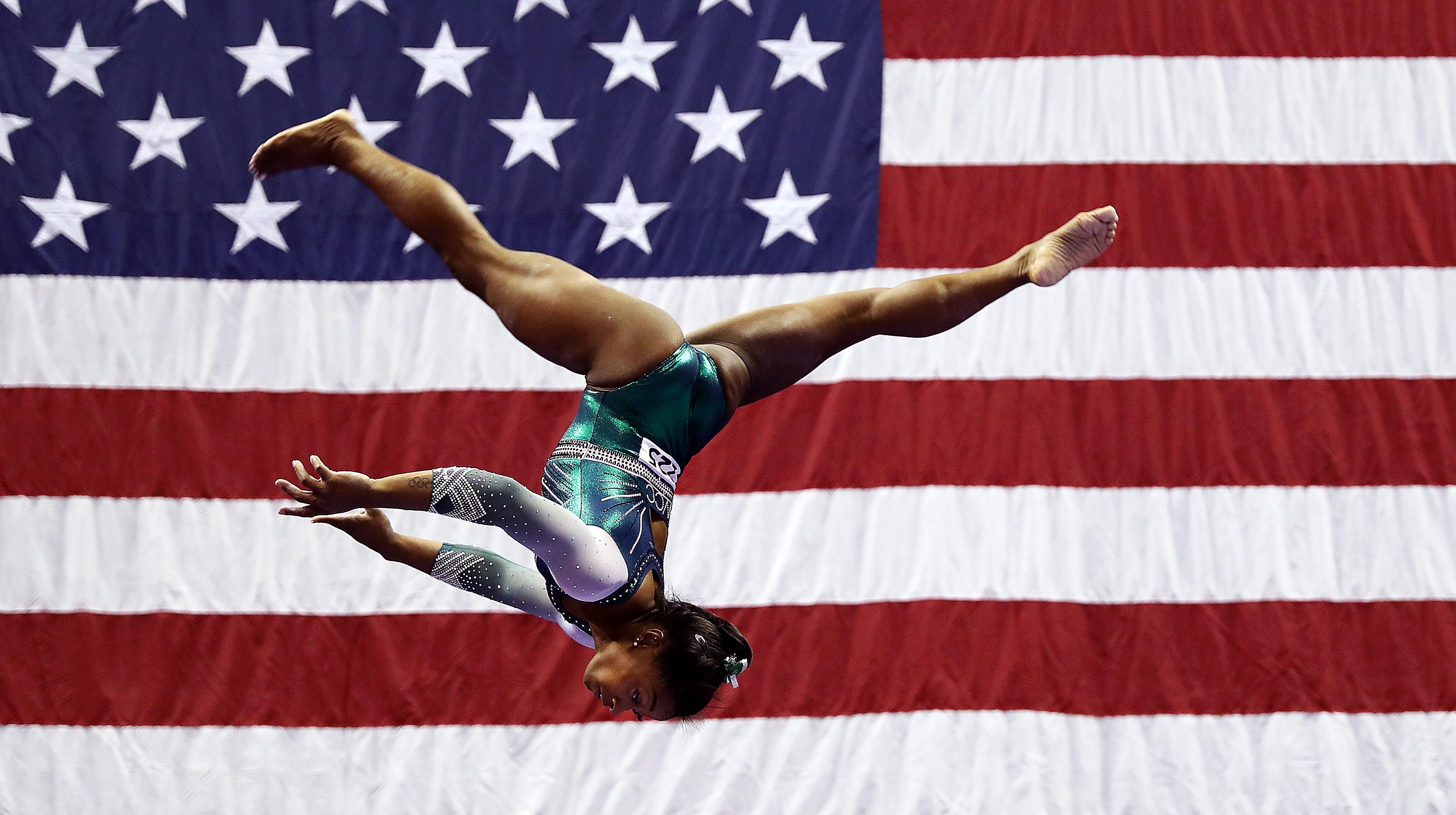 Гимнастики сша. Баннер гимнасты. Simone biles Photoshoot. Вызов президента в Америке физкультура.