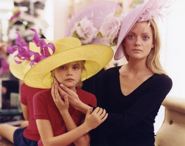 Кара Делевінь Кара Делевінь