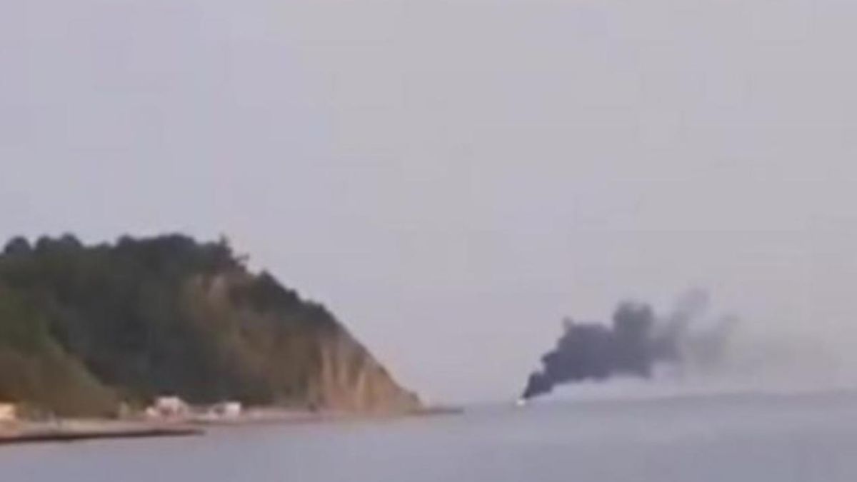 У Чорному морі загорілося та затонуло російське судно: відео У Чорному морі загорілося та затонуло російське судно: відео