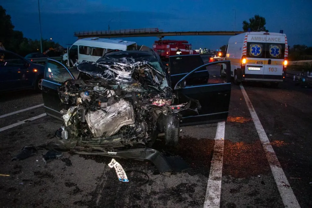 13 людей постраждали в аварії на Київщині