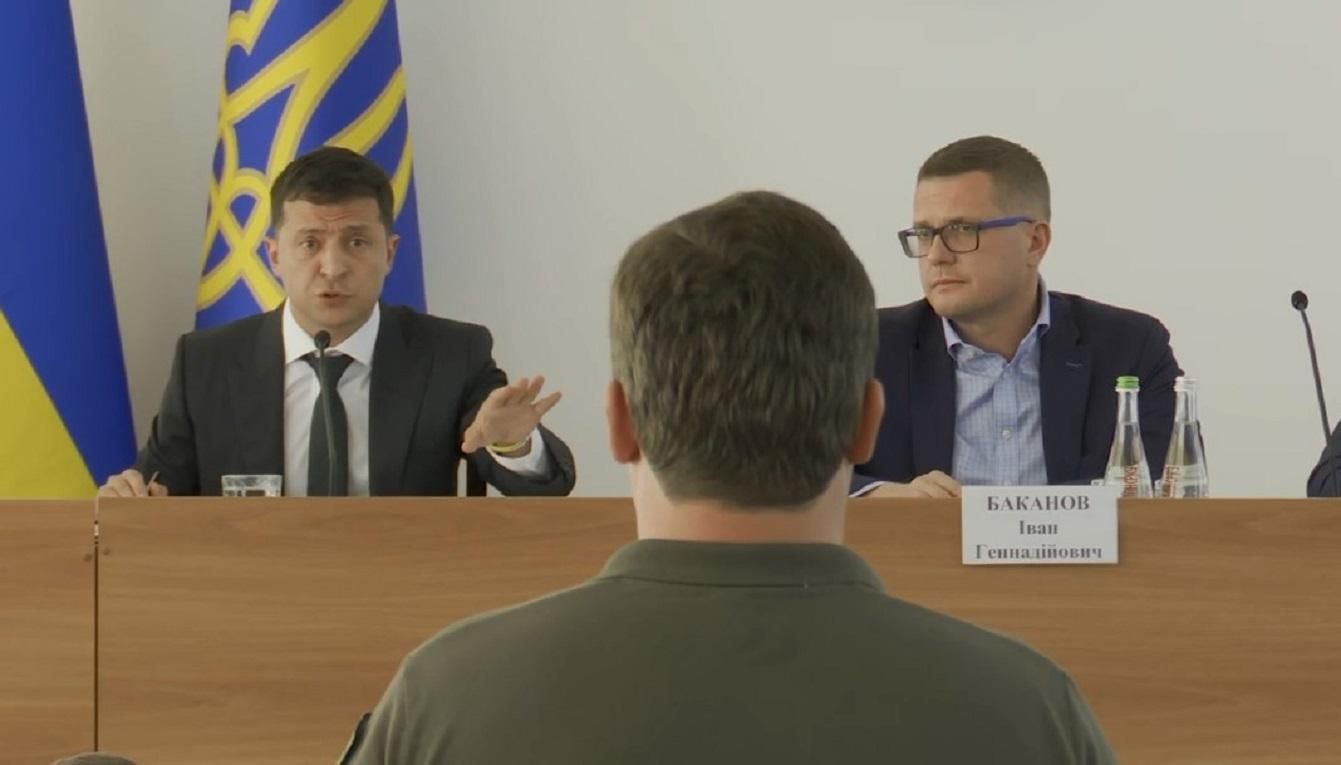 Є ще такий бандит, – Зеленський поскандалив із чиновником на Житомирщині Є ще такий бандит, – Зеленський поскандалив із чиновником на Житомирщині