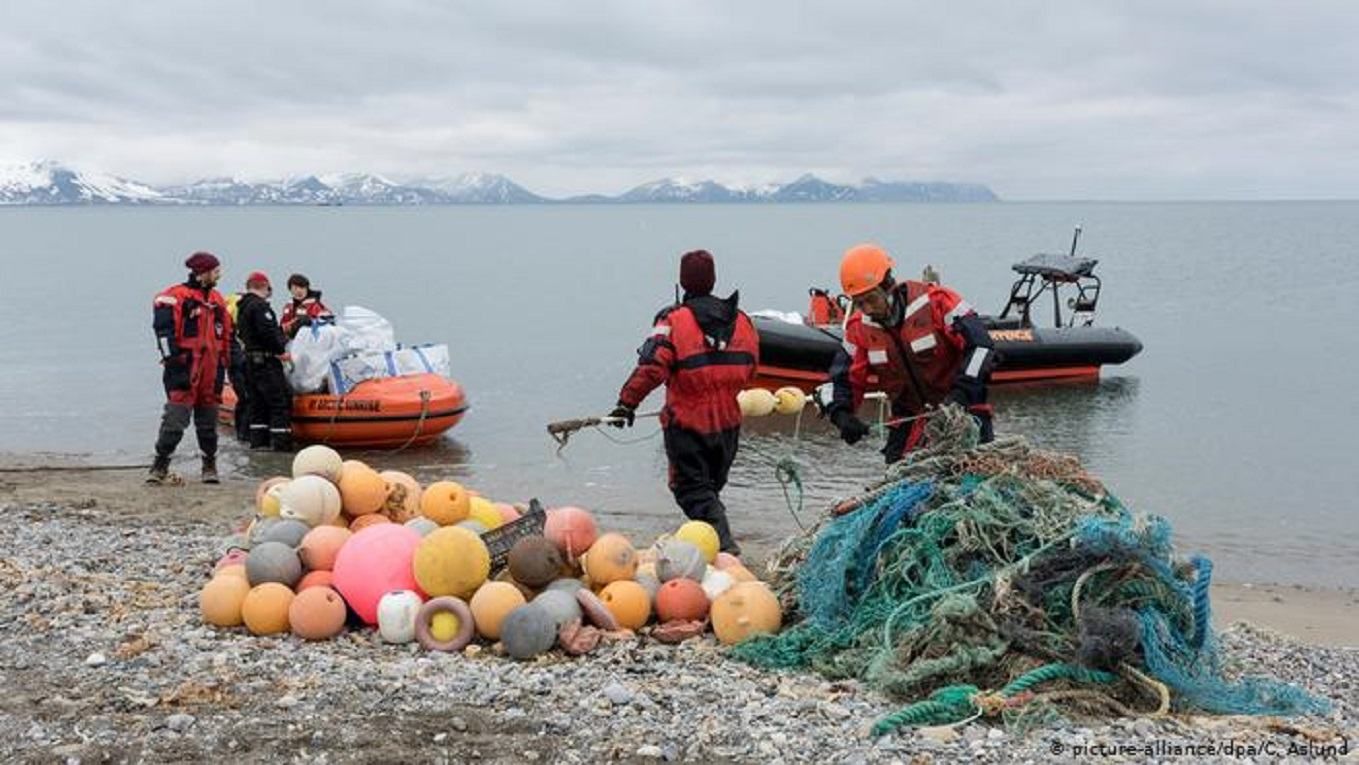 Еще один безлюдный уголок Земли усеян пластиком: откуда в Арктике мусор Еще один безлюдный уголок Земли усеян пластиком: откуда в Арктике мусор