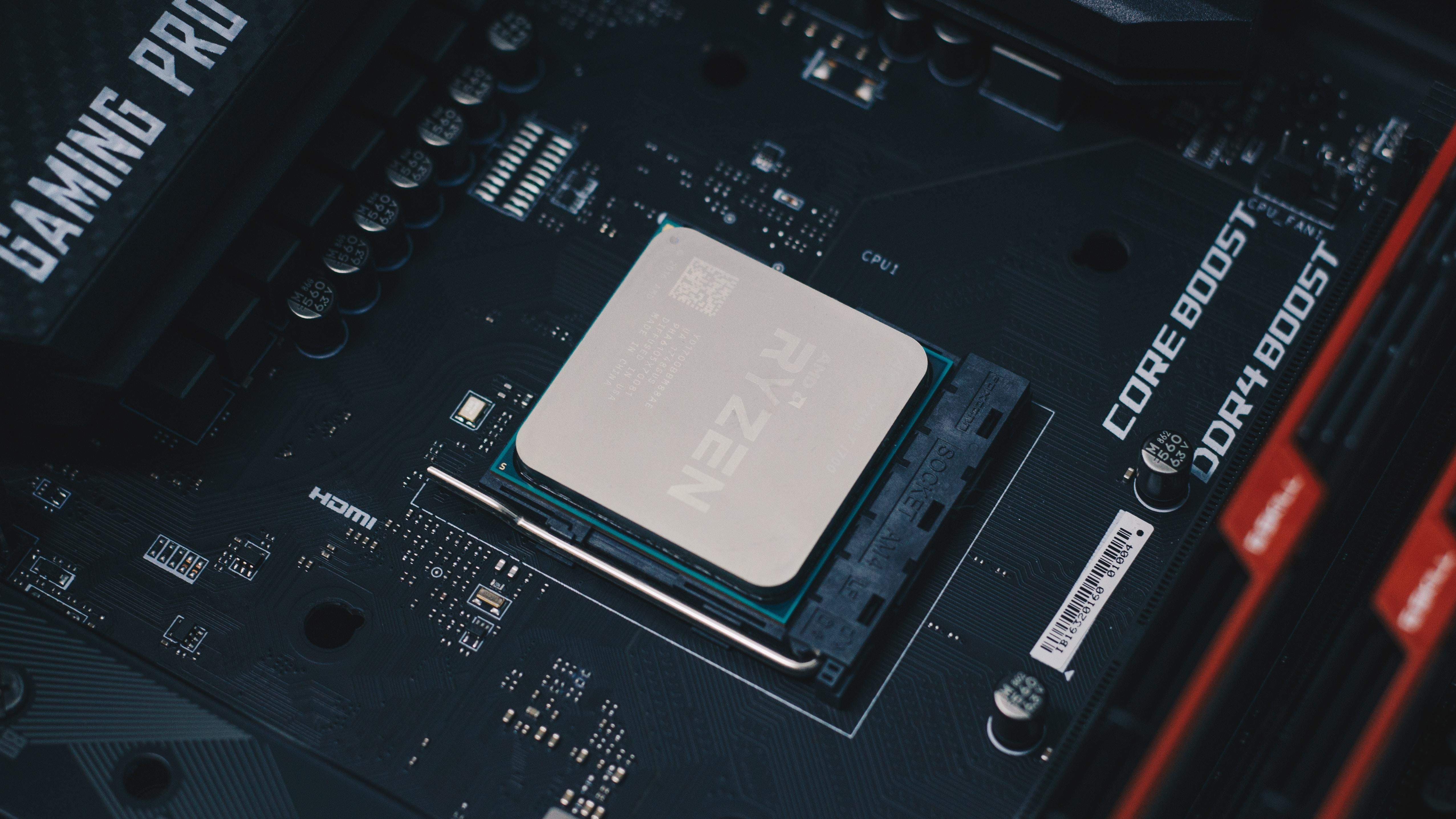 В процессорах Intel и AMD обнаружили новую уязвимость: какие устройства в опасности