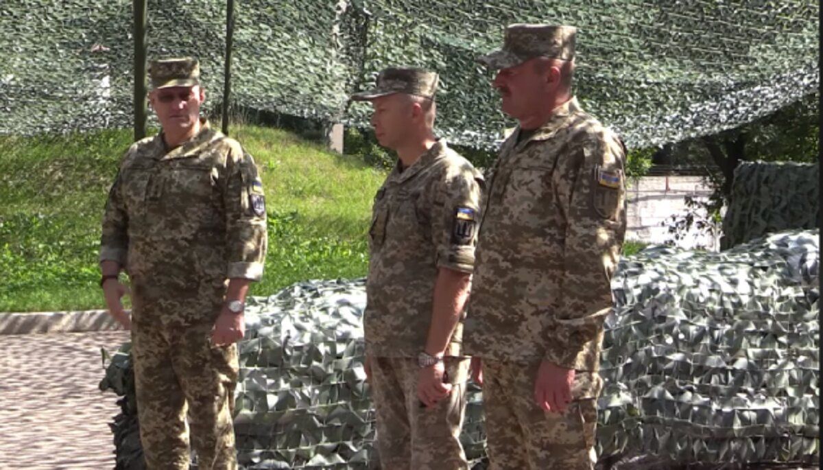 Хомчак представил личному составу командующего ОС Кравченко: видео Хомчак представил личному составу командующего ОС Кравченко: видео