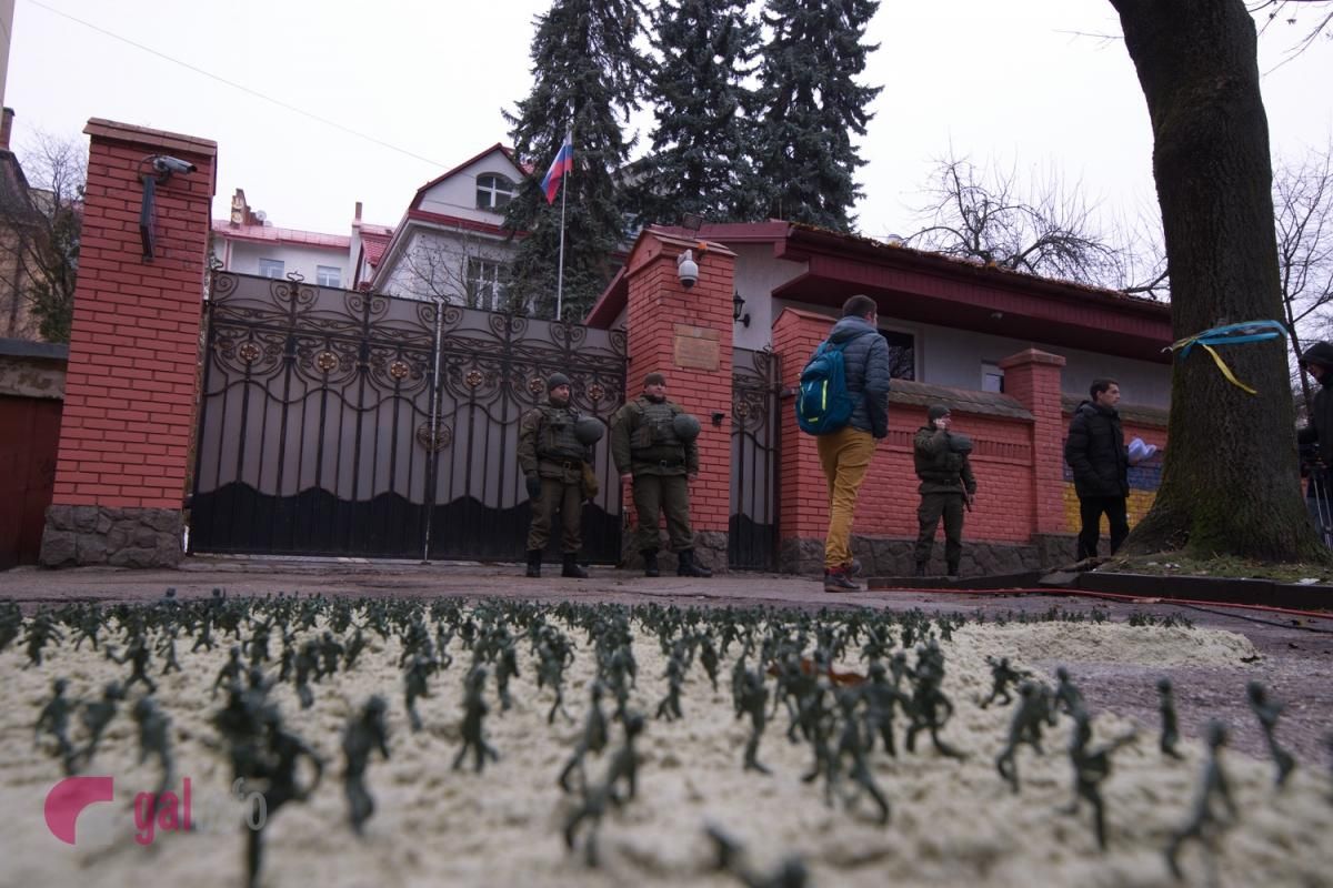 Шпигунсько-дипломатичний скандал: Україна та Росія вислали працівників генконсульств Шпигунсько-дипломатичний скандал: Україна та Росія вислали працівників генконсульств