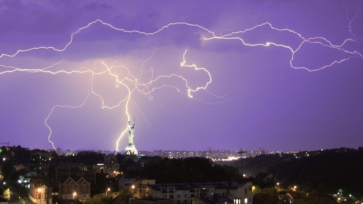 На Киев надвигается сильная гроза На Киев надвигается сильная гроза