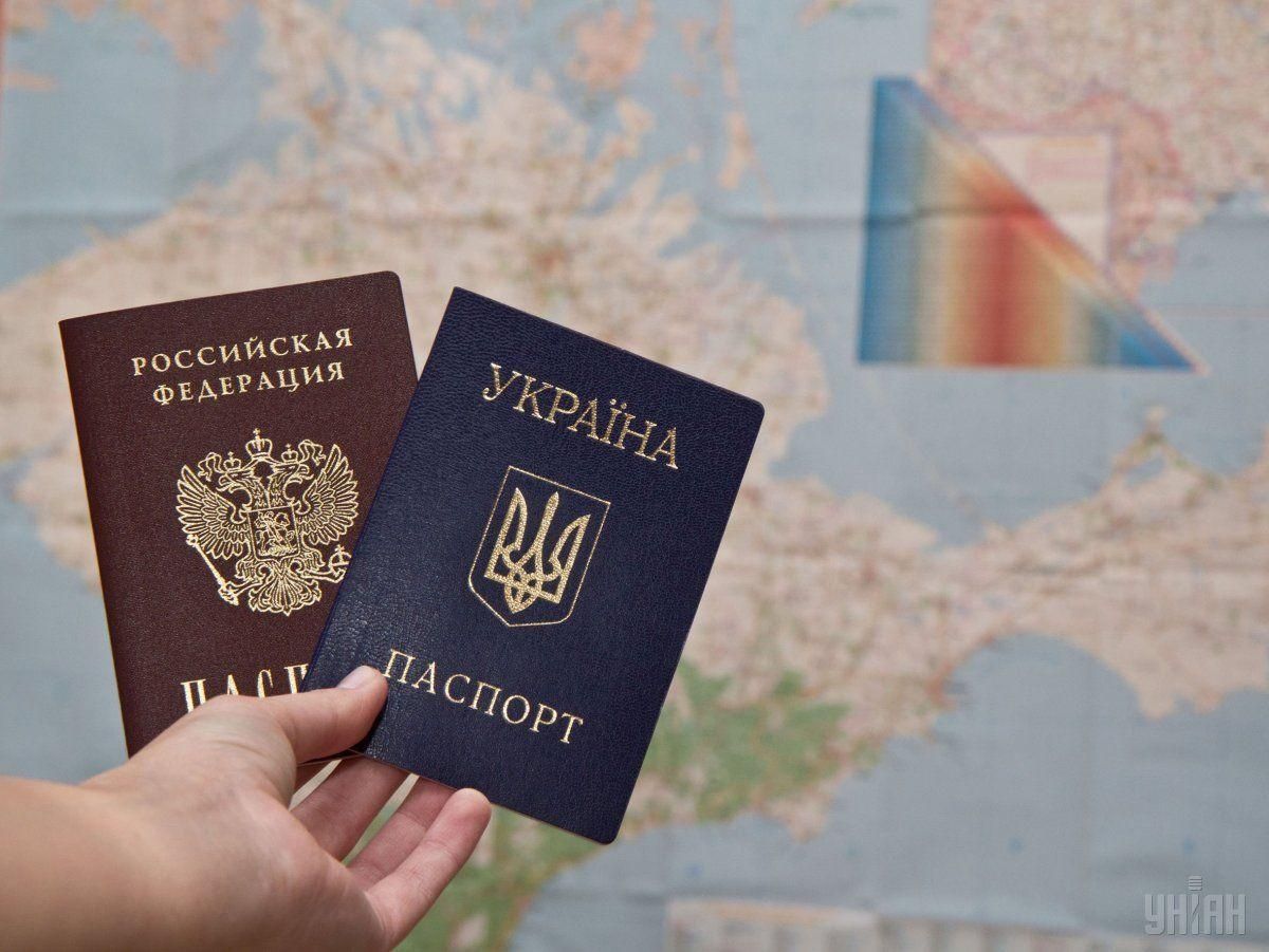 Українські паспорти росіянам: експерти у мережі масово обурюються указом Зеленського