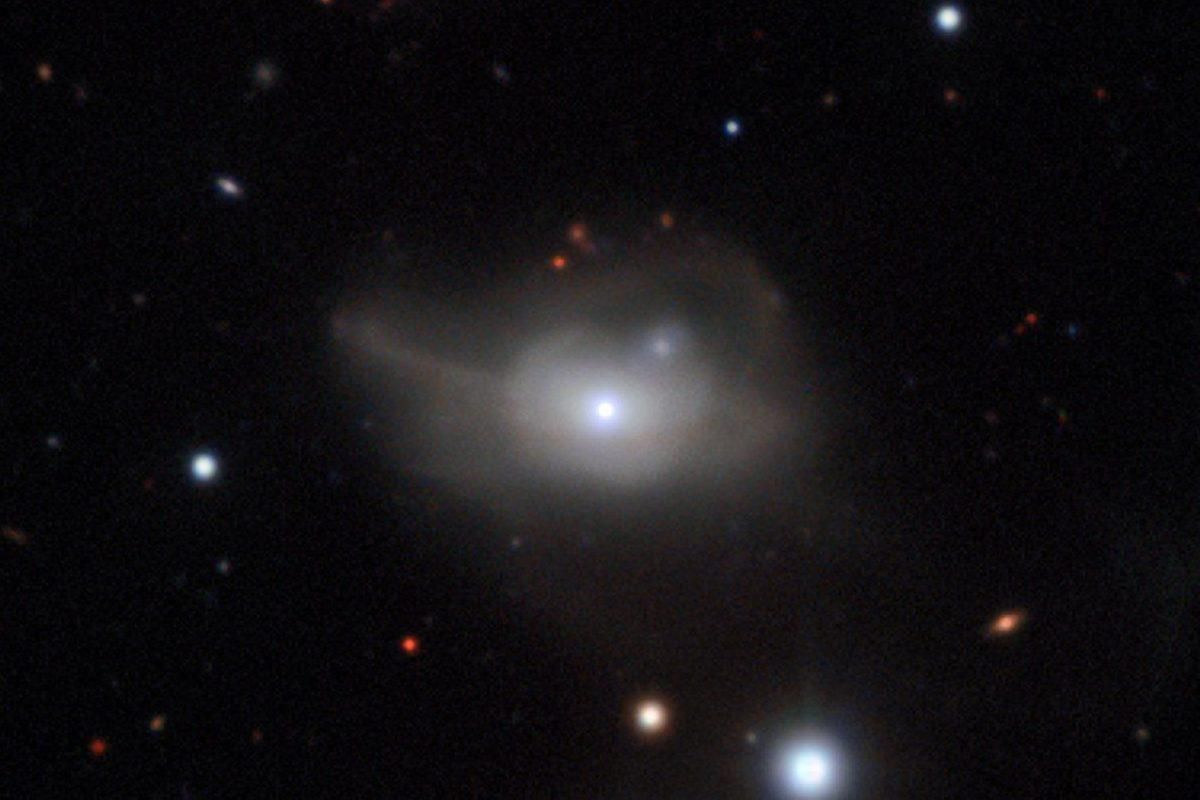 Вчені зафіксували надзвичайно яскравий спалах чорної діри