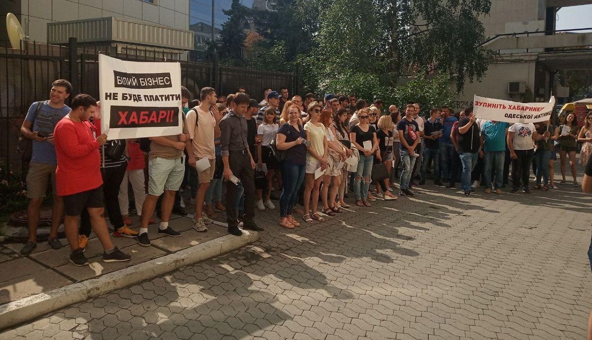Експедитори вимагають від ДФС зупинити корупцію на Одеській митниці і припинити тиск на бізнес