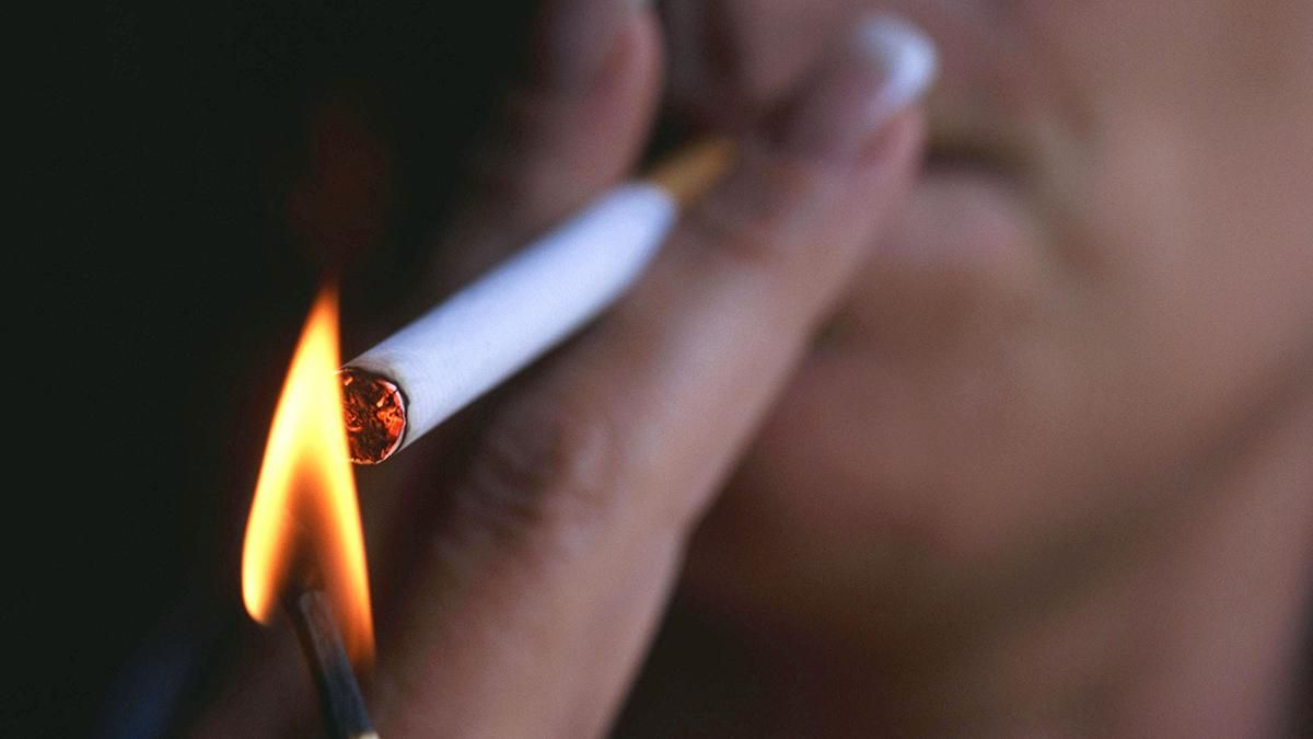 В Черногории ввели огромные штрафы за курение в ресторанах