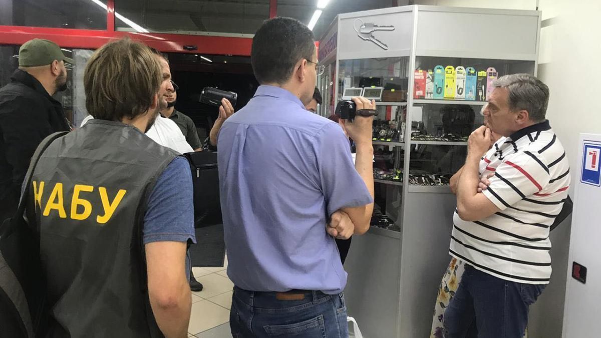 Гримчака та його "помічника" затримали на хабарі у 480 тисяч доларів: усе, що відомо Гримчака та його "помічника" затримали на хабарі у 480 тисяч доларів: усе, що відомо