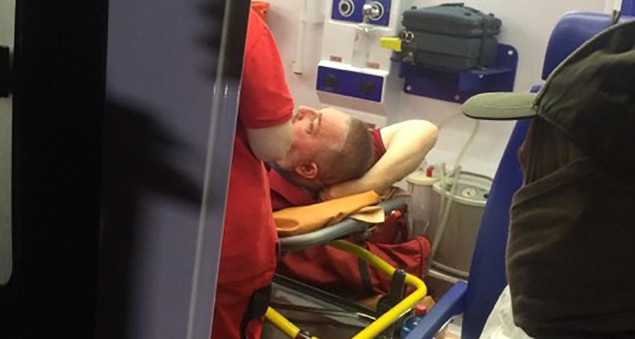 "Помічнику" Гримчака стало зле під час затримання: фото "Помічнику" Гримчака стало зле під час затримання: фото