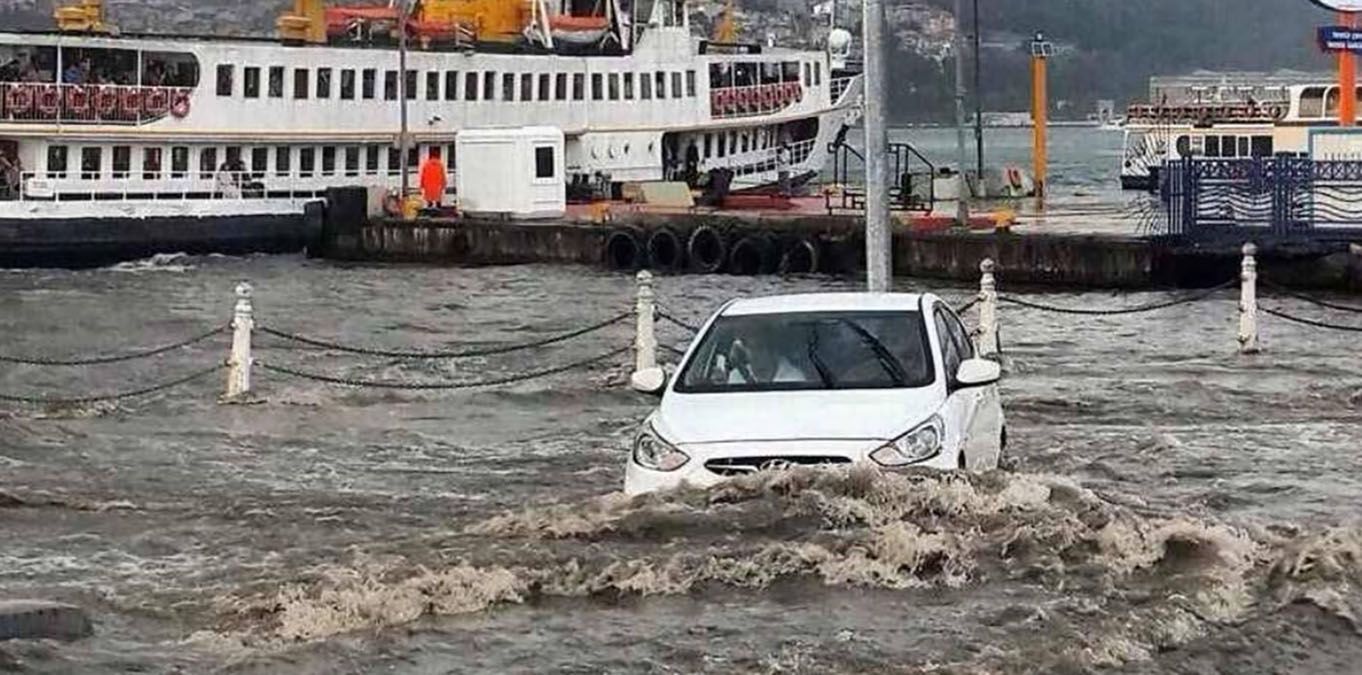 Стамбул превратился в реку из-за жуткого ливня: шокирующие фото, видео