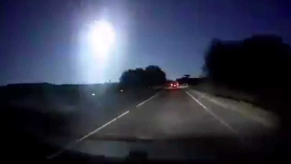 Відео дня: яскравий спалах метеора потрапив на камери Відео дня: яскравий спалах метеора потрапив на камери