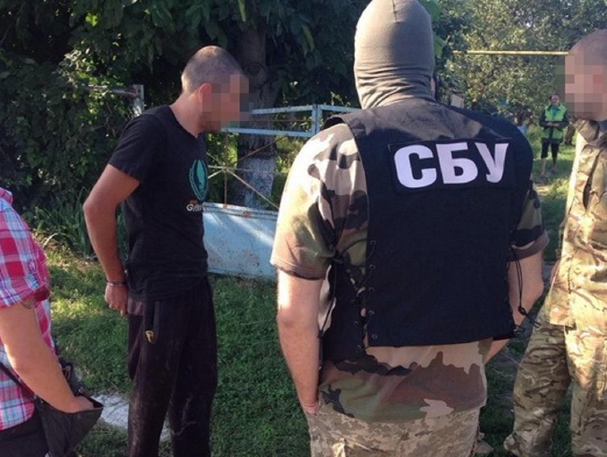Захоплював Слов’янськ і переправляв з Росії зброю: СБУ затримала проросійського бойовика Захоплював Слов’янськ і переправляв з Росії зброю: СБУ затримала проросійського бойовика