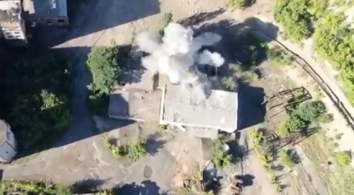 Так горять БМП терористів: військові оприлюднили відео знищення ворожого озброєння