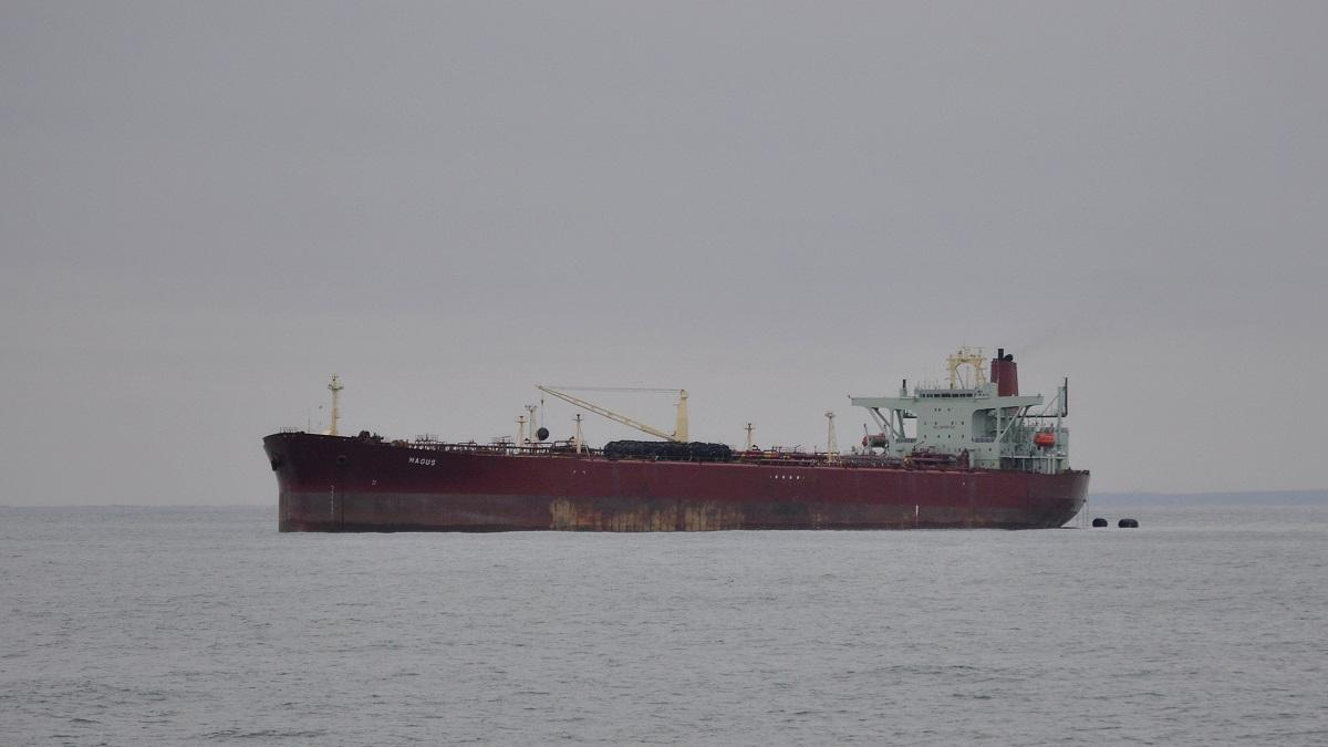 Два украинских моряка умерли в результате отравления метиловым спиртом: судно было у берегов РФ