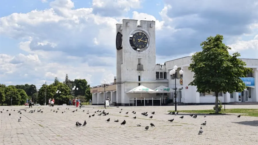 Славутич центральна площа