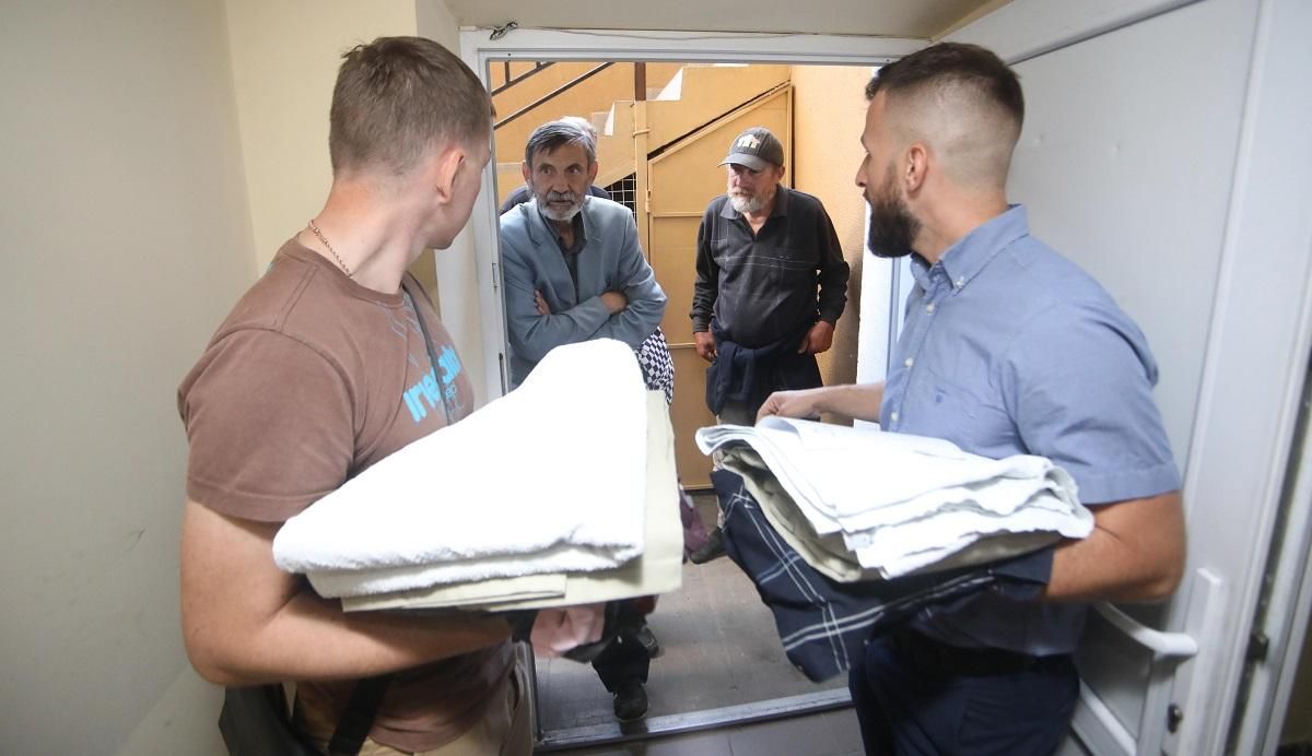 Во Львове впервые организовали баню для городских бездомных Во Львове впервые организовали баню для городских бездомных