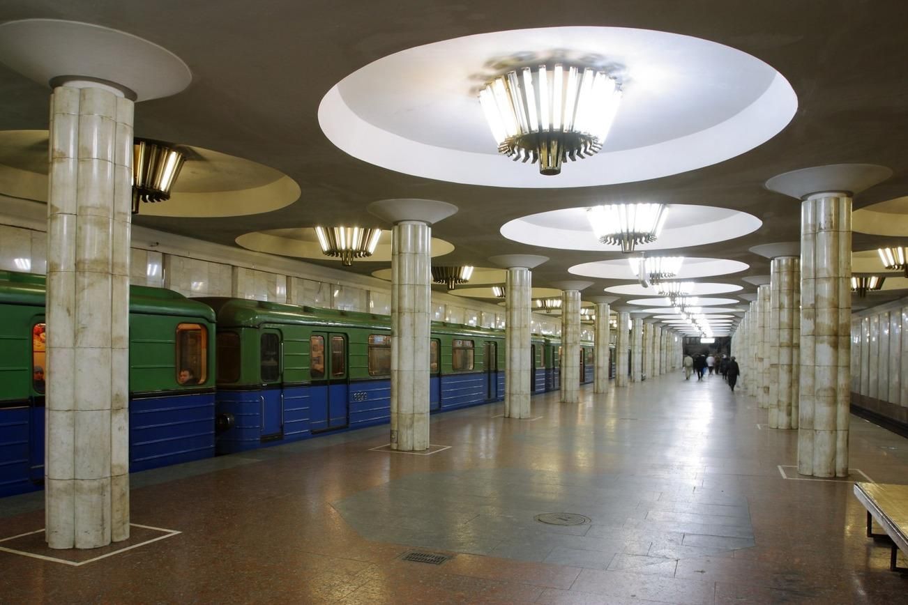 У харківському метро чоловік з ножем накинувся на поліцейського: відео