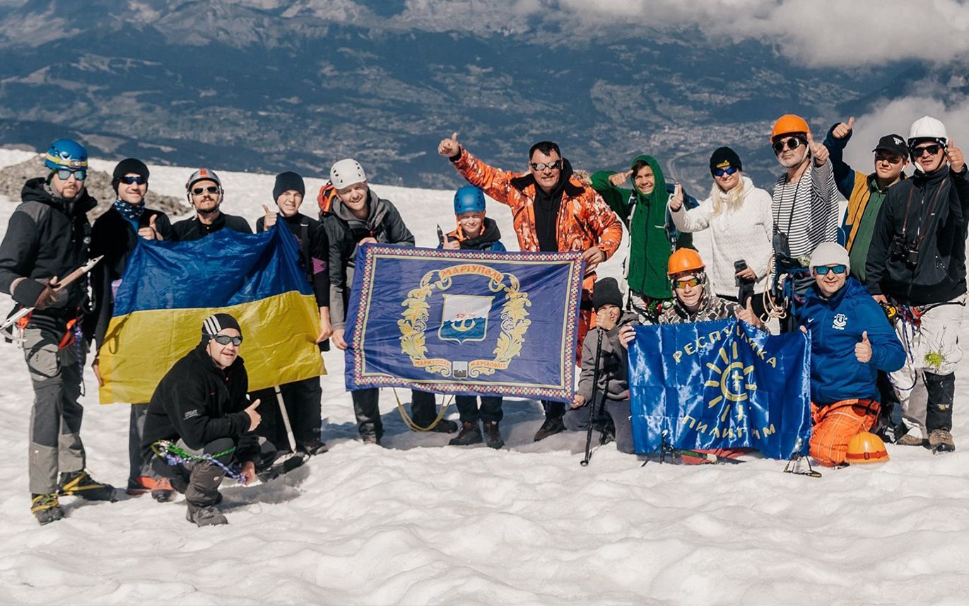 Батько 33 сиріт піднявся на найвищу гору Західної Європи: захопливі фото, відео Батько 33 сиріт піднявся на найвищу гору Західної Європи: захопливі фото, відео