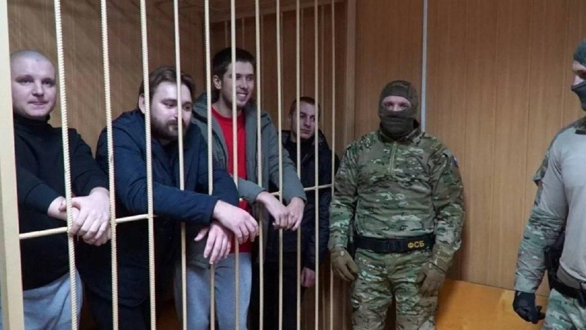 Россия отпустит пленных украинских моряков до конца августа, – источник Россия отпустит пленных украинских моряков до конца августа, – источник