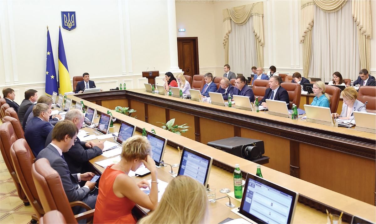 Кого зі "старих" міністрів варто залишити в новому уряді: ваша думка Кого зі "старих" міністрів варто залишити в новому уряді: ваша думка