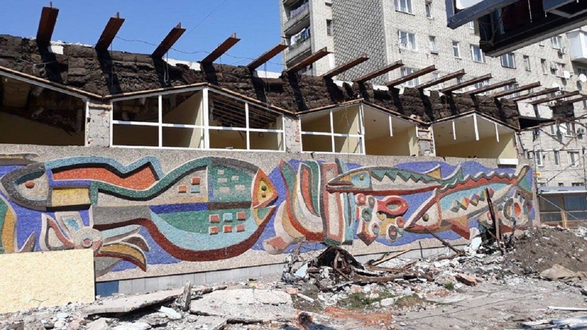 Уничтоженную мозаику на магазине во Львове застройщик пообещал восстановить за свой счет