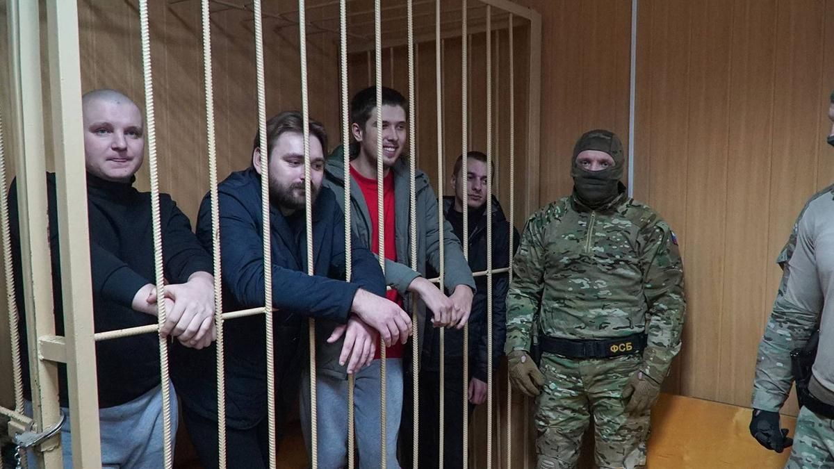 Російський суд залишив усіх українських моряків під вартою