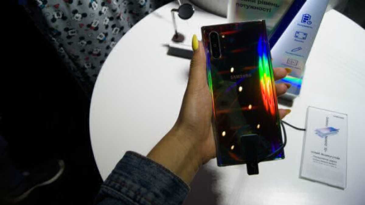 Смартфон Samsung Galaxy Note 10+ 5G протестировали на прочность: видео Смартфон Samsung Galaxy Note 10+ 5G протестировали на прочность: видео