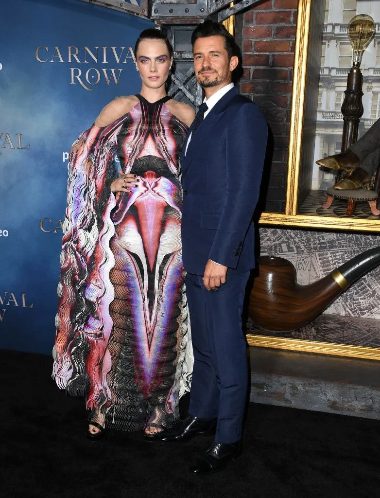 Кара Делевінь на кінопрем'єрі з Орландо Блумом Кара Делевінь на кінопрем'єрі з Орландо Блумом