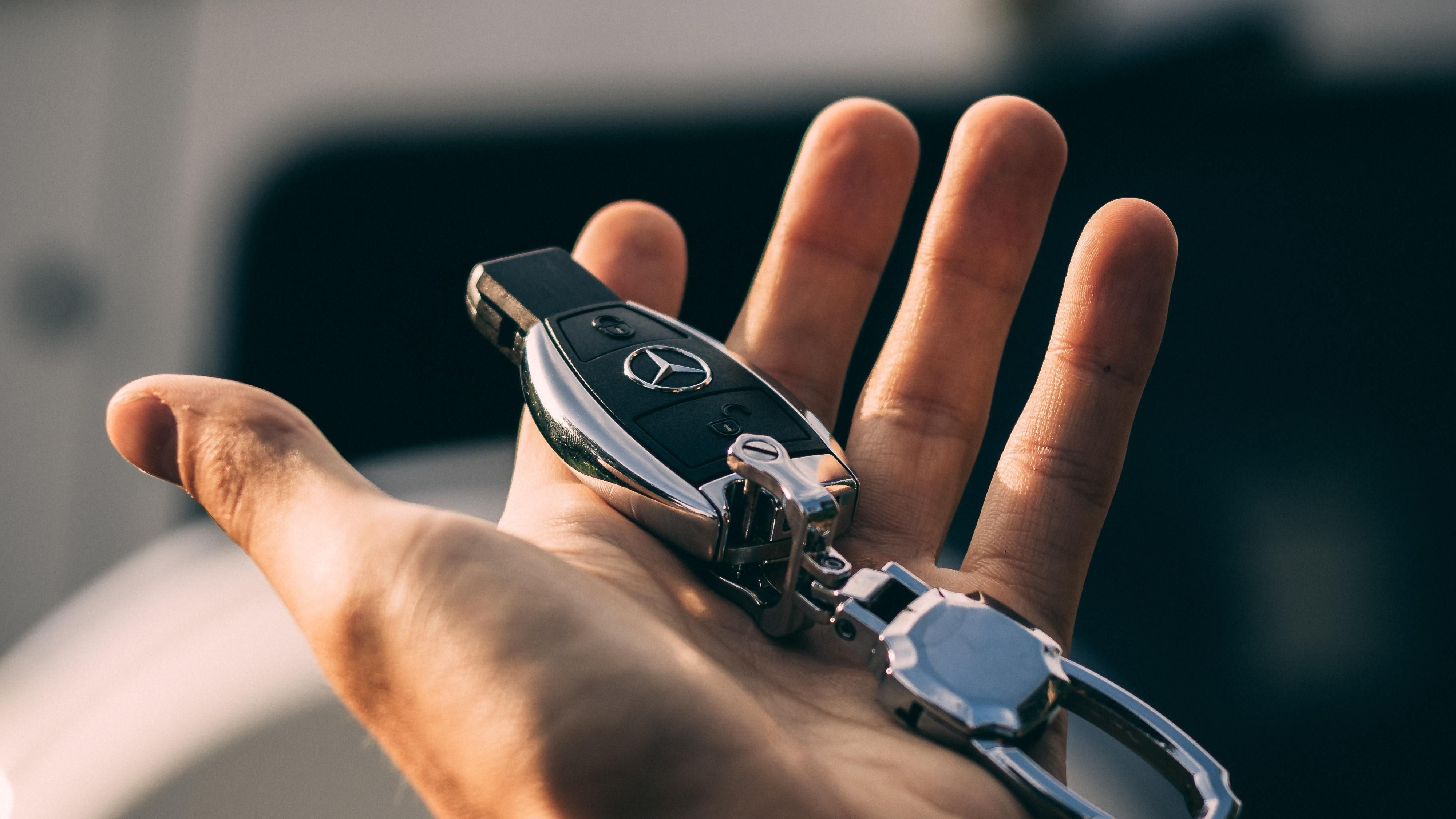 Громкий скандал вокруг Mercedes-Benz: производитель следит за владельцами авто Громкий скандал вокруг Mercedes-Benz: производитель следит за владельцами авто