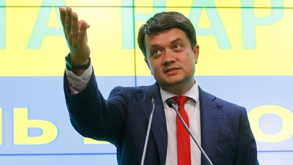 "Слуга народа" Дубинский наехал на 24 канал: за журналистов заступился Разумков