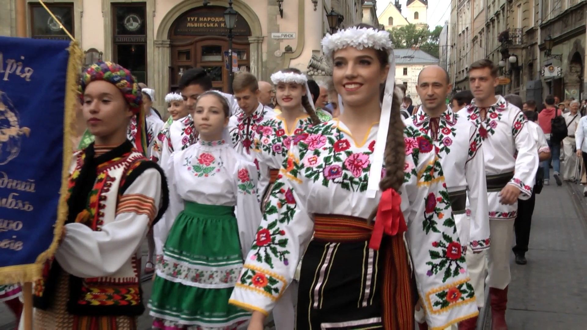 Представники культур світу зібралися у Львові: колоритні фото з фестивалю "Етновир"