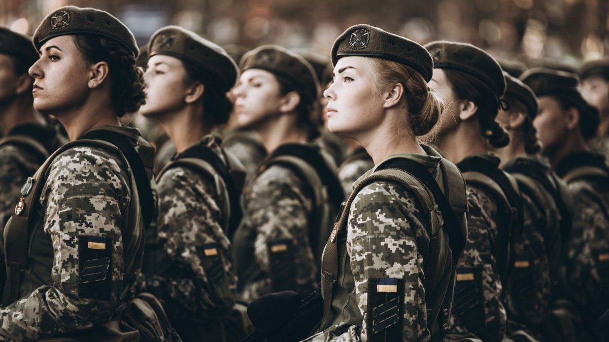 Вперше дівчата-танкісти присягнули на вірність українському народу: ефектні фото
