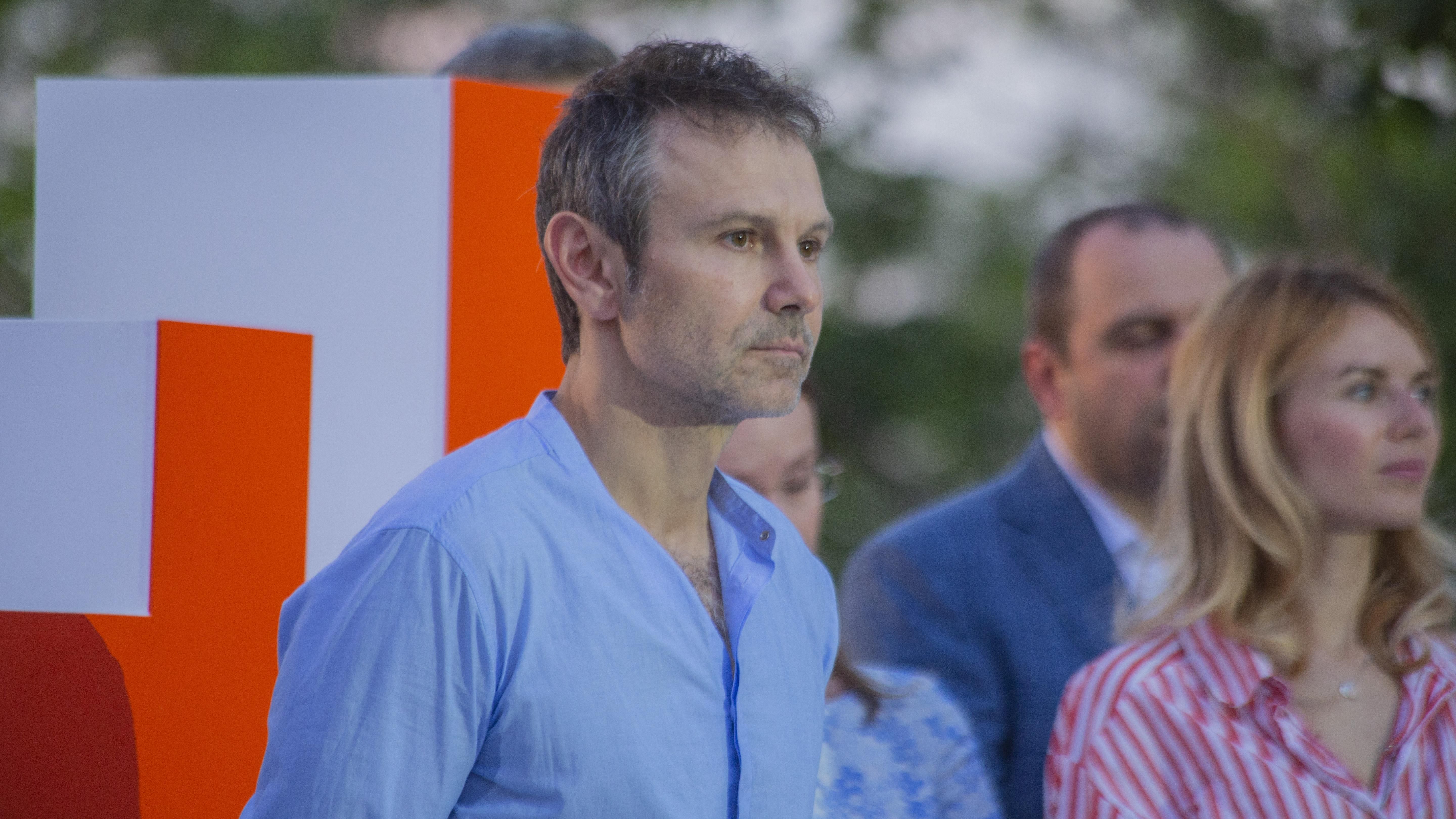 Вакарчук призвал Зеленского изменить Конституцию Вакарчук призвал Зеленского изменить Конституцию