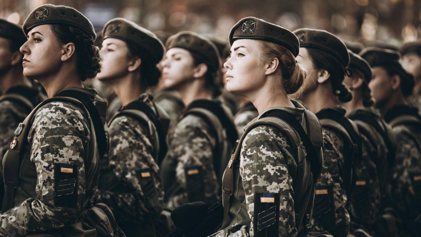 Впервые девушки-танкисты присягнули на верность украинскому народу: эффектные фото