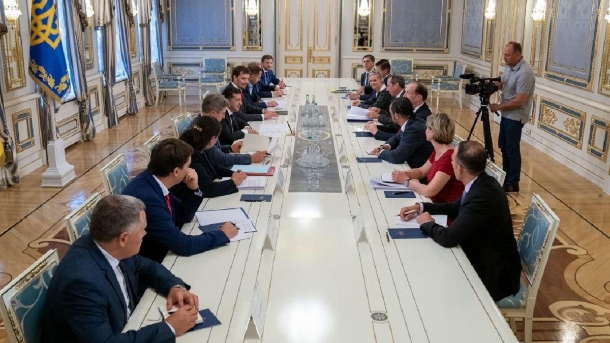 Зеленський зустрівся з делегацією Світового банку та обговорив подальше фінансування і реформи Зеленський зустрівся з делегацією Світового банку та обговорив подальше фінансування і реформи