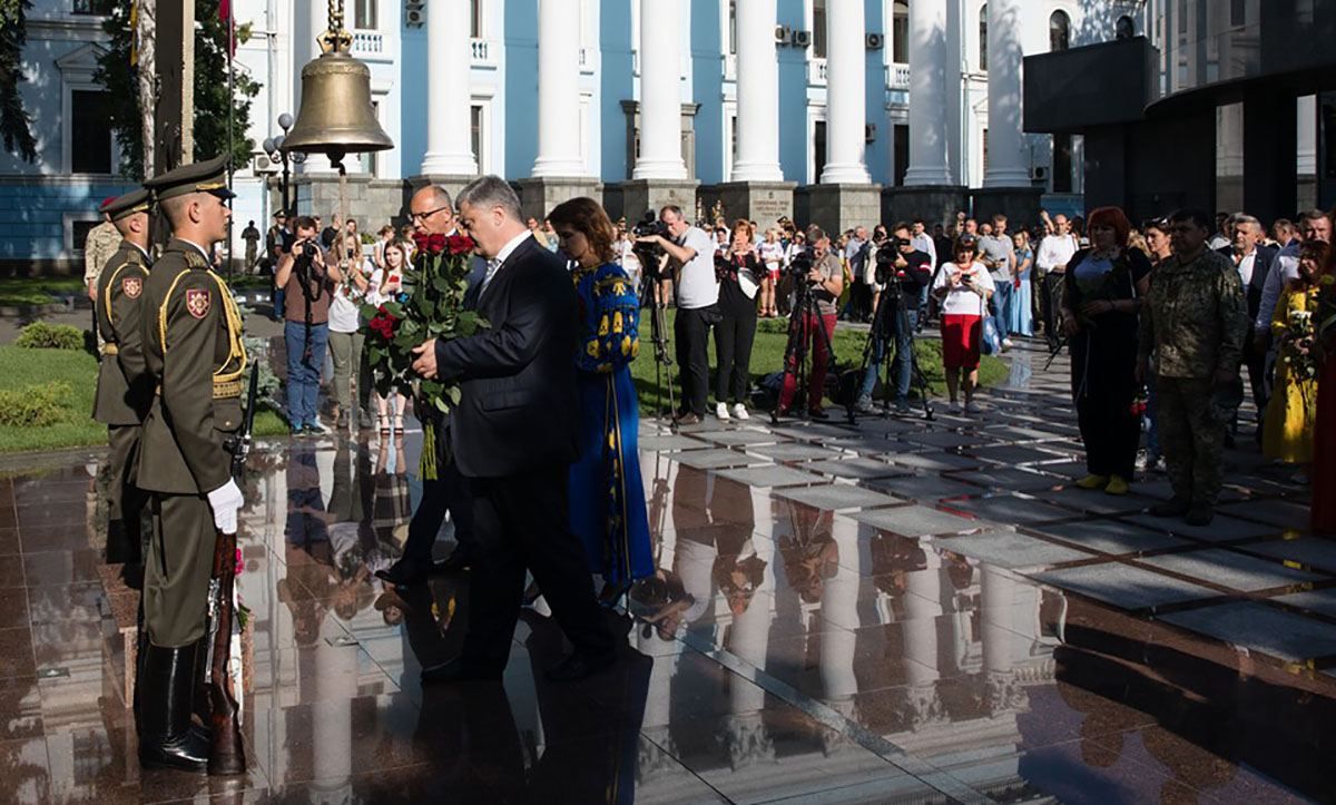 Порошенко не пришел на Марш достоинства ко Дню Независимости Порошенко не пришел на Марш достоинства ко Дню Независимости