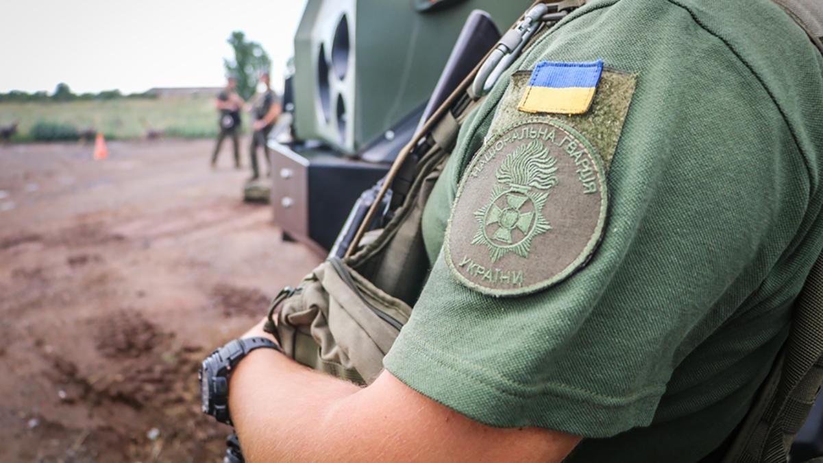На Донбассе военные Нацгвардии открыли огонь на блокпосту: в чем причина