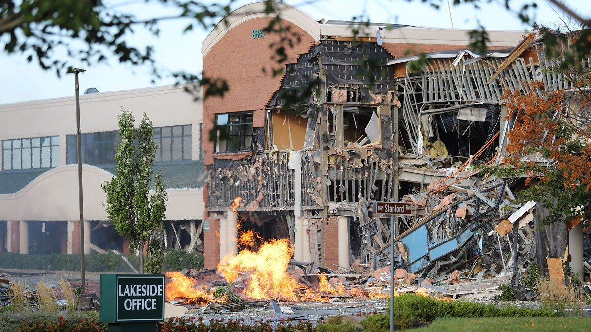 Взрыв газа в США разрушил часть торгового центра
