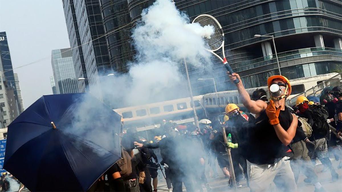 На протестах у Гонконгу затримали десятки людей: серед них – дитина
