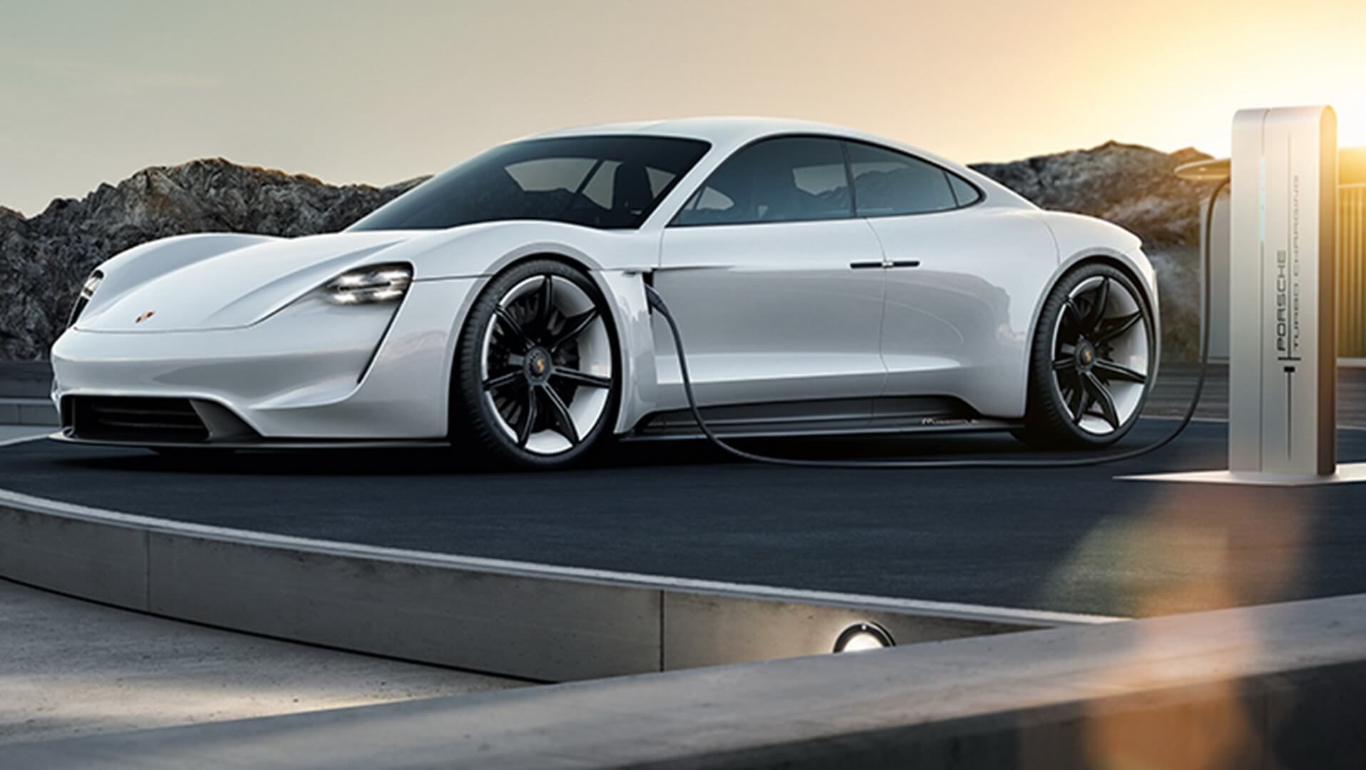 Перший електрокар компанії Porsche Taycan випробували на "витривалість": неймовірне відео