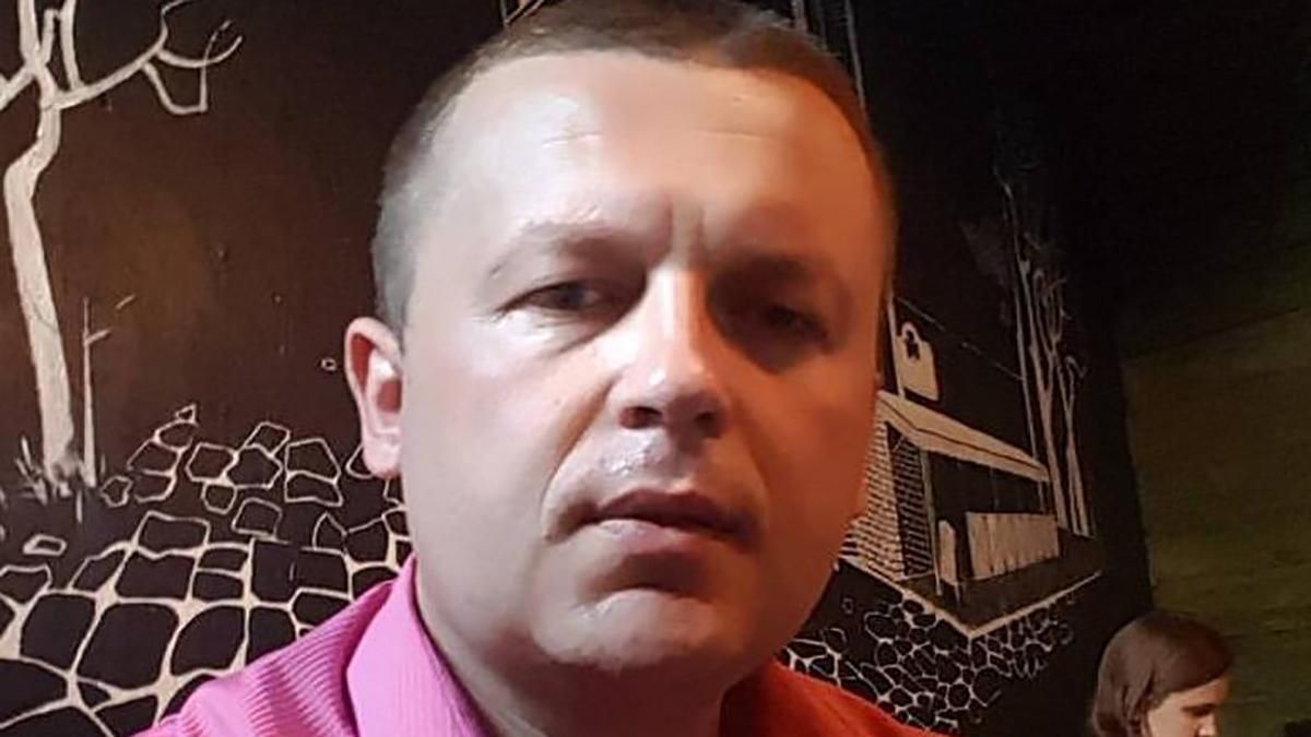 Адвокату-антикорупціонеру погрожують, під двері принесли вінки, труну і сокиру: фото Адвокату-антикорупціонеру погрожують, під двері принесли вінки, труну і сокиру: фото