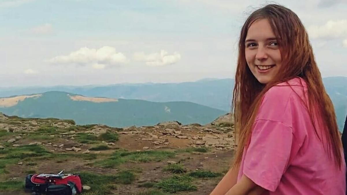 Особенная девушка покорила Говерлу необычным способом в День Независимости – видео Особенная девушка покорила Говерлу необычным способом в День Независимости – видео