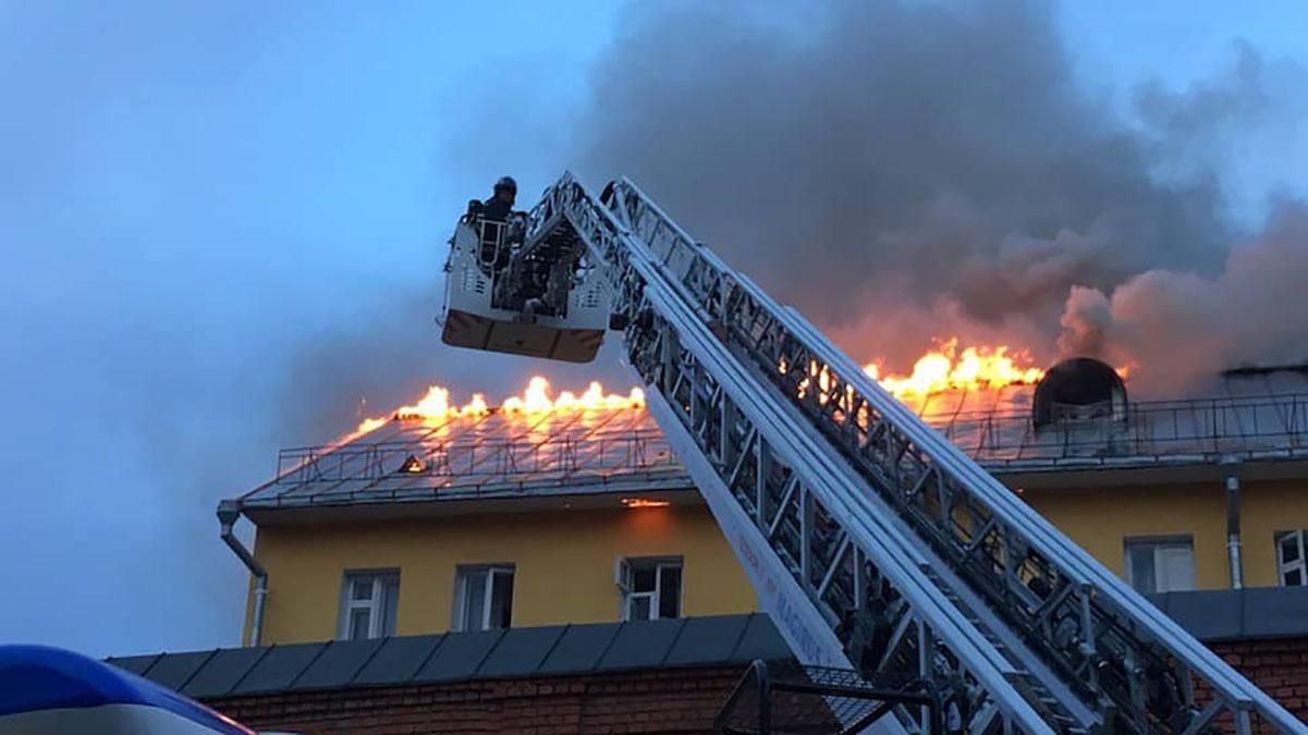 У центрі Москви горить один із найстаріших монастирів: фото, відео