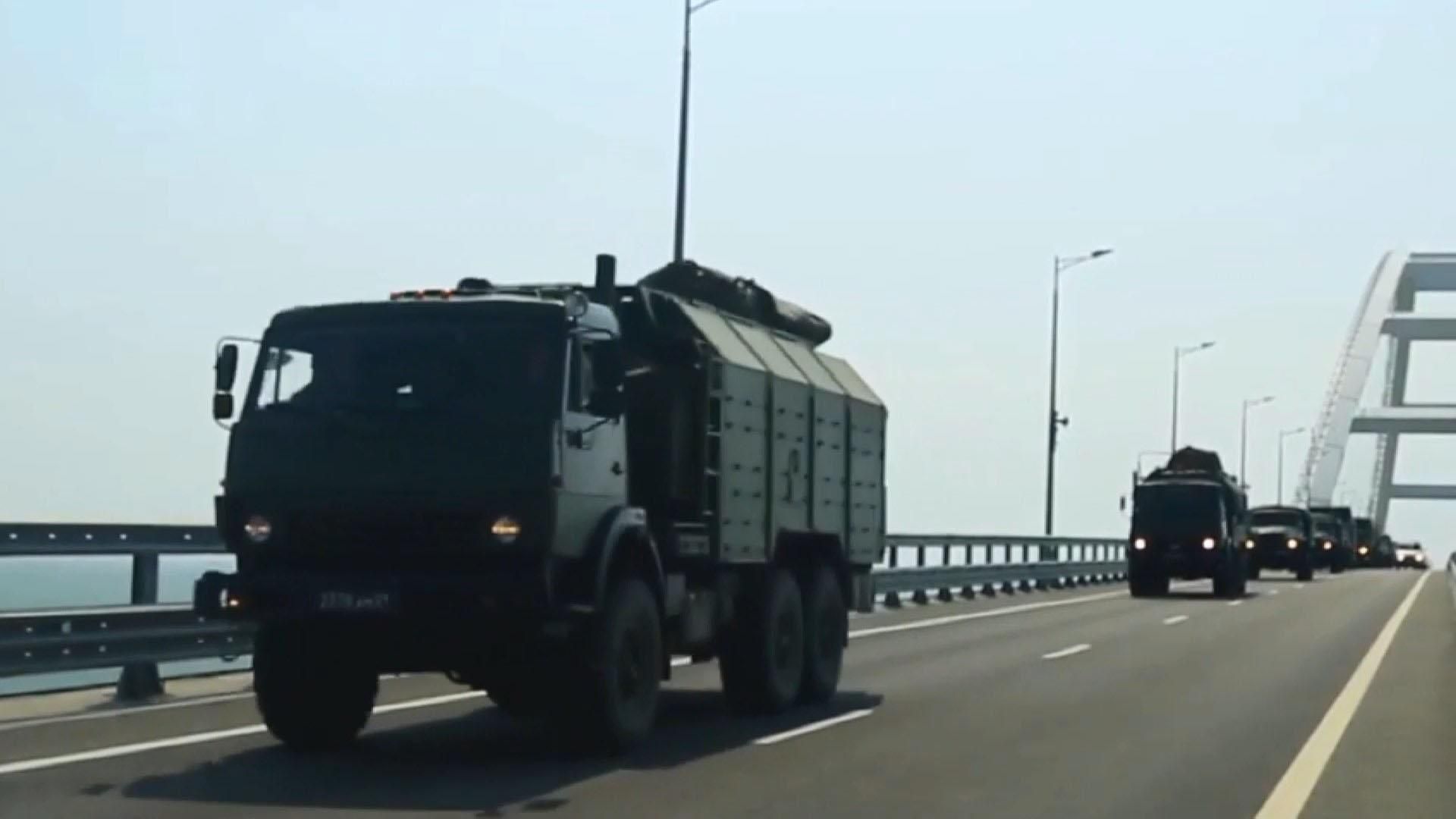 Росія перекидає в Крим військову техніку: відео